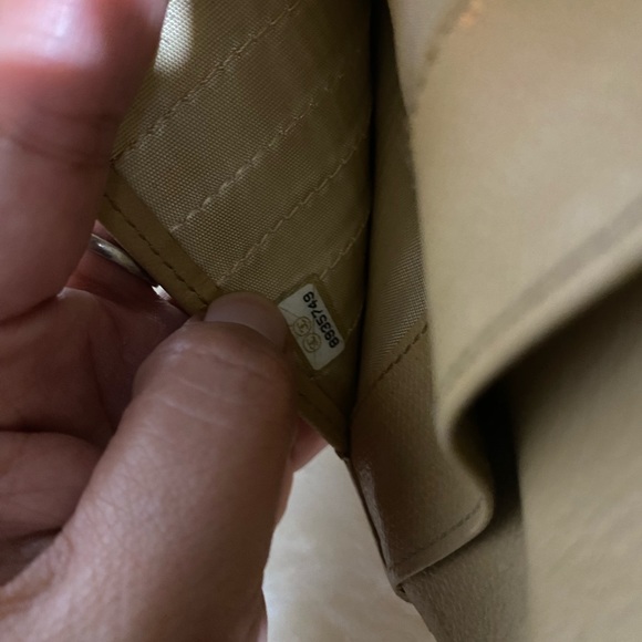 Beige Chanel long wallet with card slots and lots of pockets - Picture 11 of 15